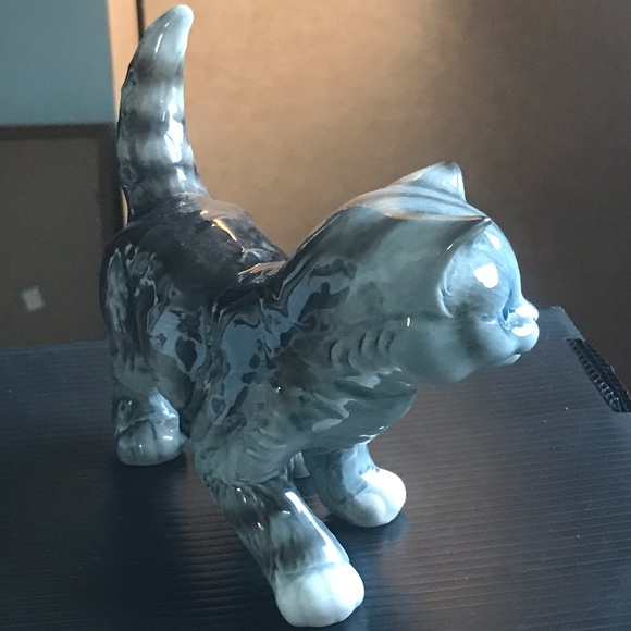 Vintage Porcelain Goebel Gray Tabby Cat Figurine West Germany 5 1/2 High - Picture 3 of 7